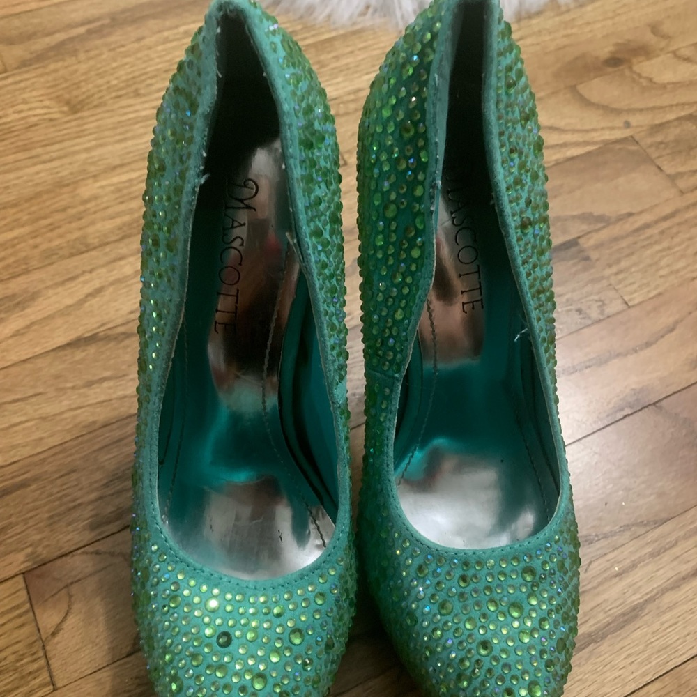 Golden pumps 5 1/2 in heels.